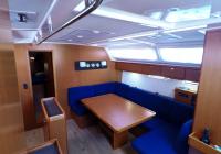 sejlbåd bavaria 46 cruiser sejlbåd interiør stue salon